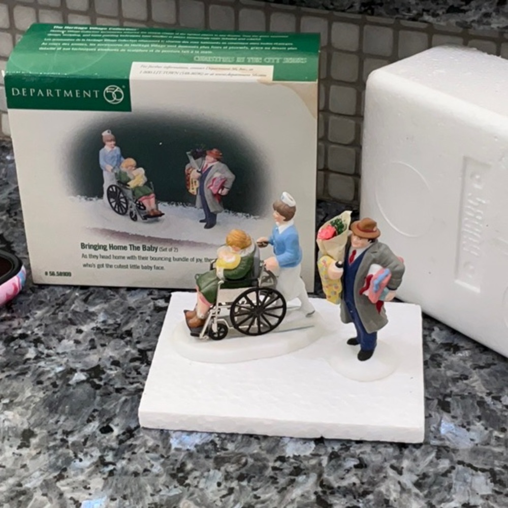 Department 56, Bringing Home the Baby, set of two figures
